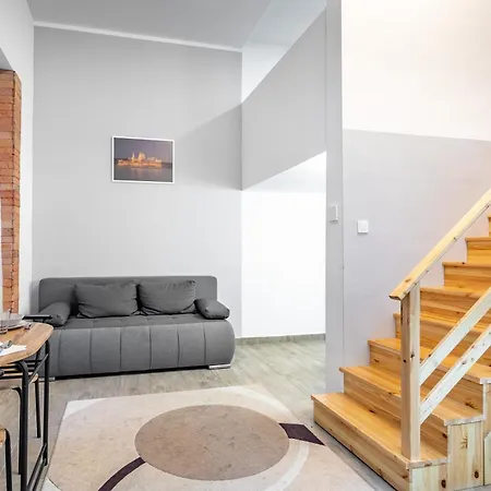 Apartament And Homey With Good Transport Link