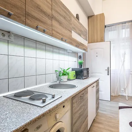 And Homey With Good Transport Link Apartament *