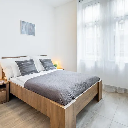 And Homey With Good Transport Link Apartament *