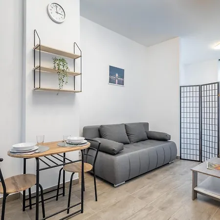 And Homey With Good Transport Link Apartament *