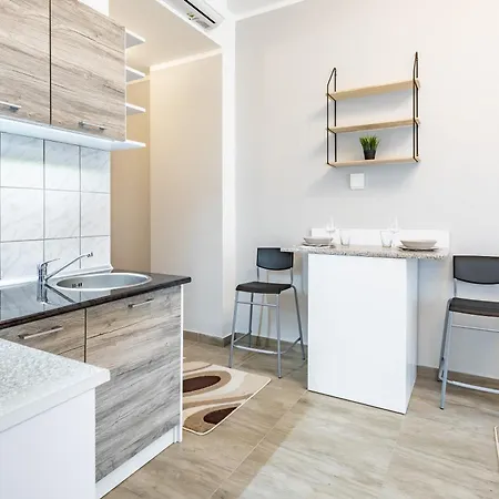 And Homey With Good Transport Link Apartament *