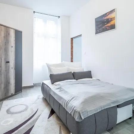 And Homey With Good Transport Link Apartament *