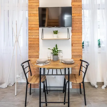 Apartamento And Homey With Good Transport Link Budapest