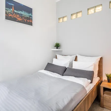 Apartamento And Homey With Good Transport Link *