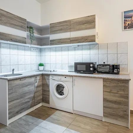 And Homey With Good Transport Link Apartamento *