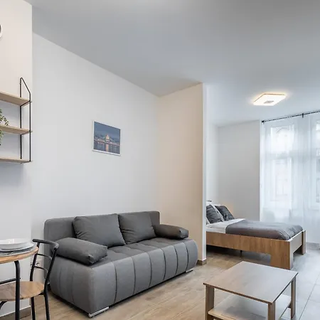 Apartamento And Homey With Good Transport Link
