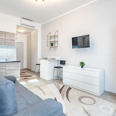 Apartamento And Homey With Good Transport Link