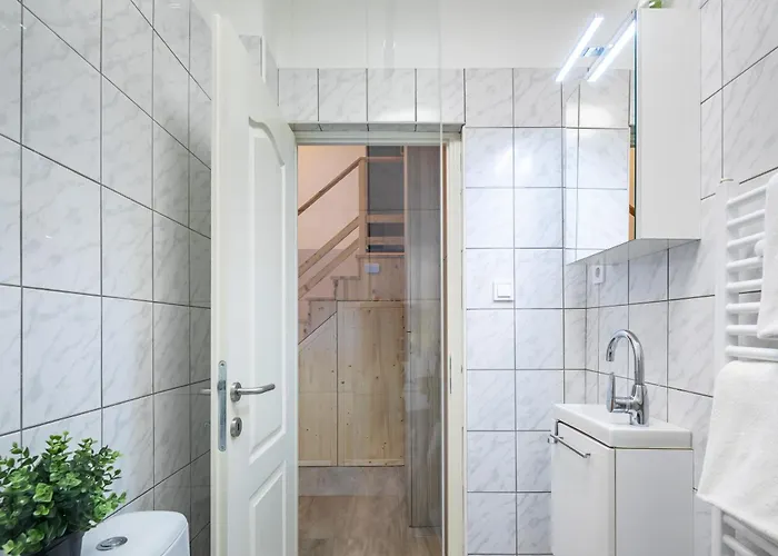 Apartment And Homey With Good Transport Link Budapest
