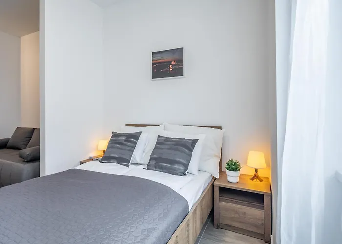 Apartment And Homey With Good Transport Link *