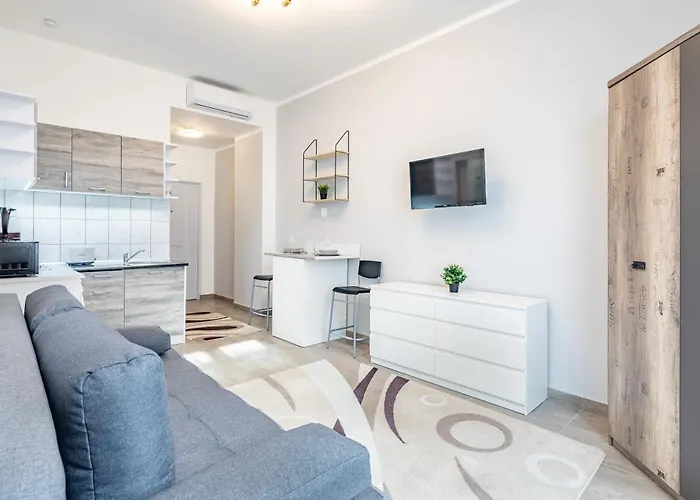 Apartment And Homey With Good Transport Link