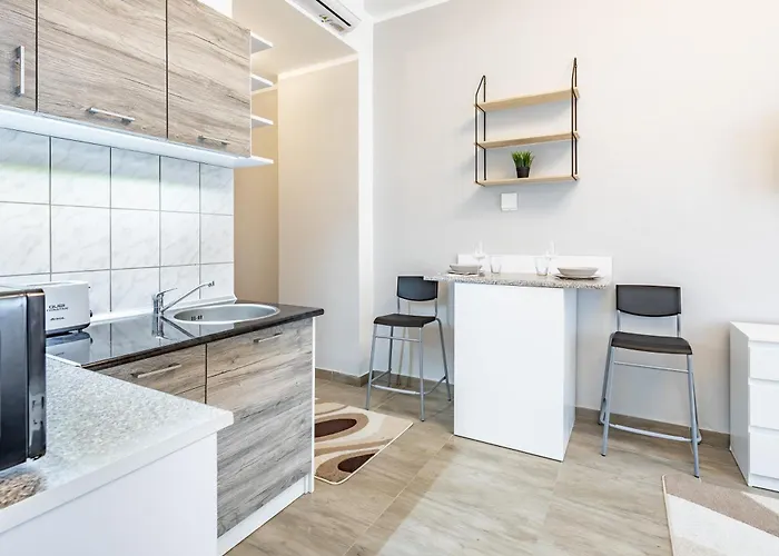 And Homey With Good Transport Link Apartment *